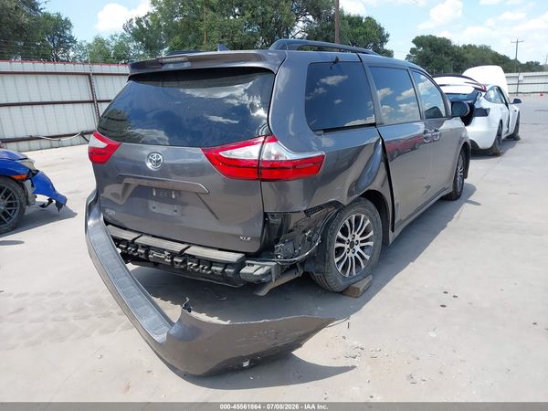 2019 TOYOTA SIENNA XLE 8 PASSENGER