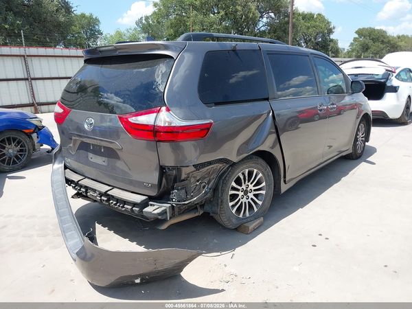 2019 TOYOTA SIENNA XLE 8 PASSENGER