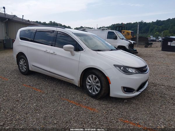 2017 CHRYSLER PACIFICA TOURING-L — I1