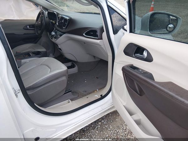 2017 CHRYSLER PACIFICA TOURING-L — I5