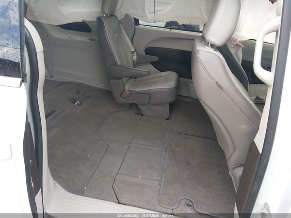 2017 CHRYSLER PACIFICA TOURING-L — I8