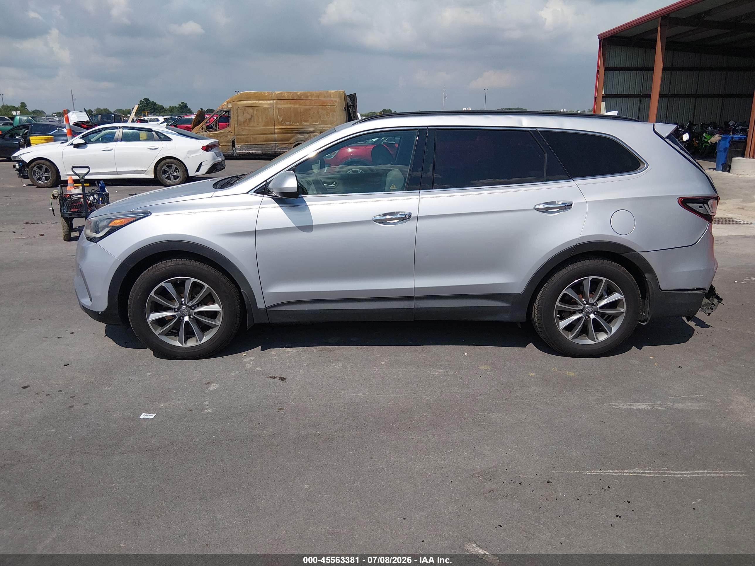 2017 HYUNDAI SANTA FE SE