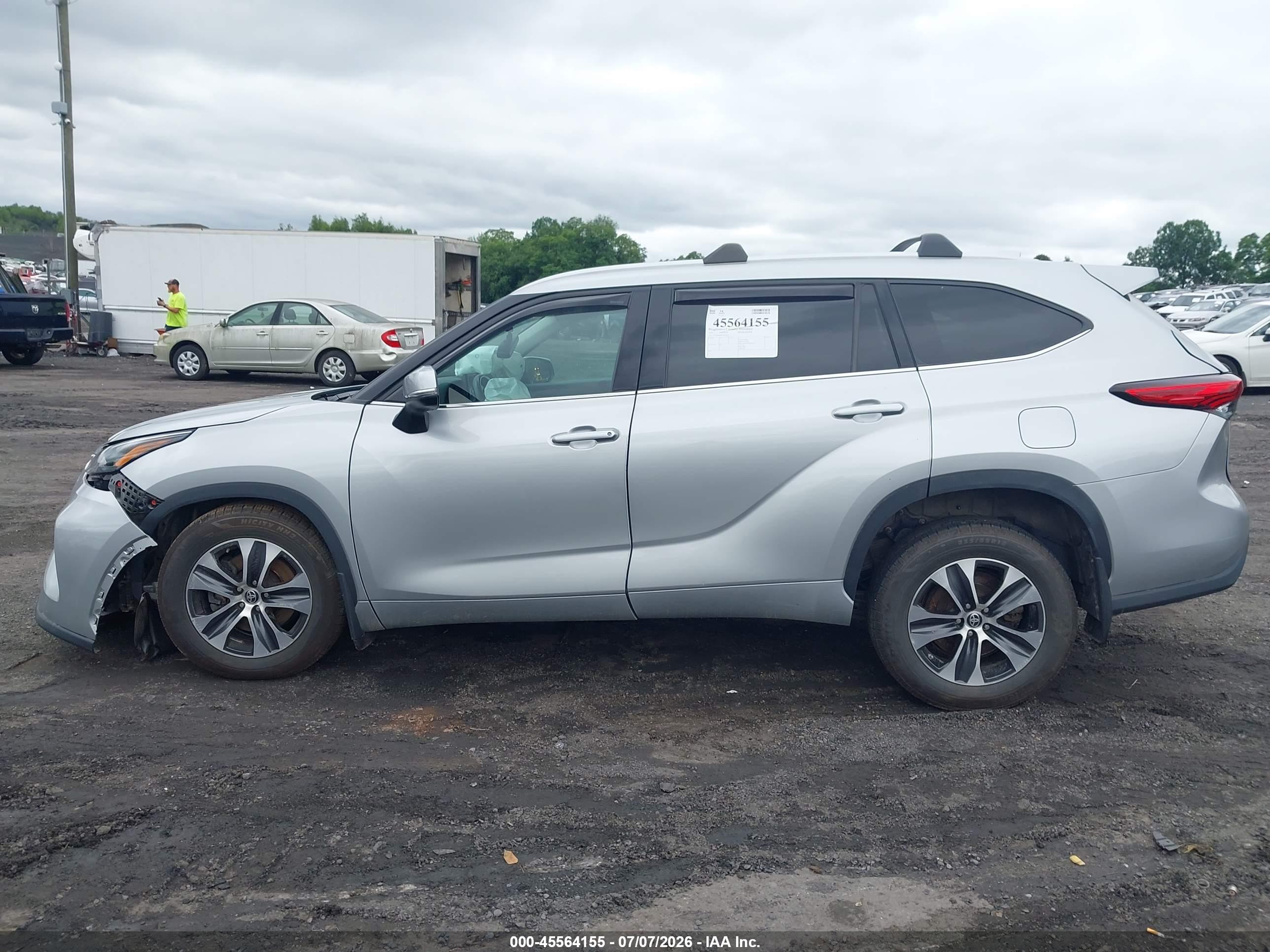 2022 TOYOTA HIGHLANDER XLE