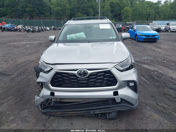 2022 TOYOTA HIGHLANDER XLE