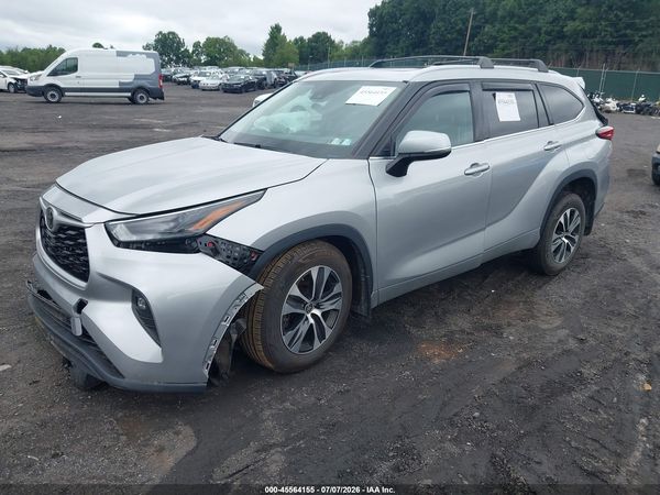 2022 TOYOTA HIGHLANDER XLE