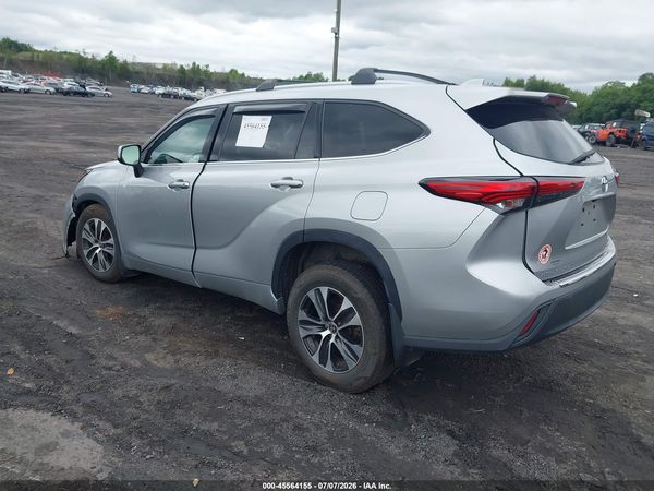 2022 TOYOTA HIGHLANDER XLE