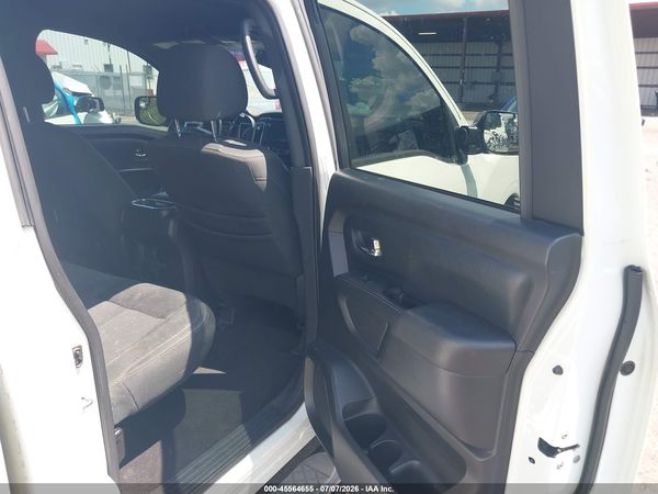 2018 NISSAN TITAN SV — I8
