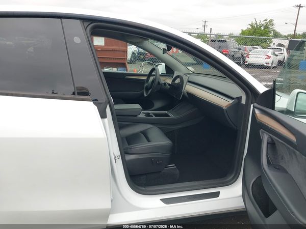 2025 TESLA MODEL Y