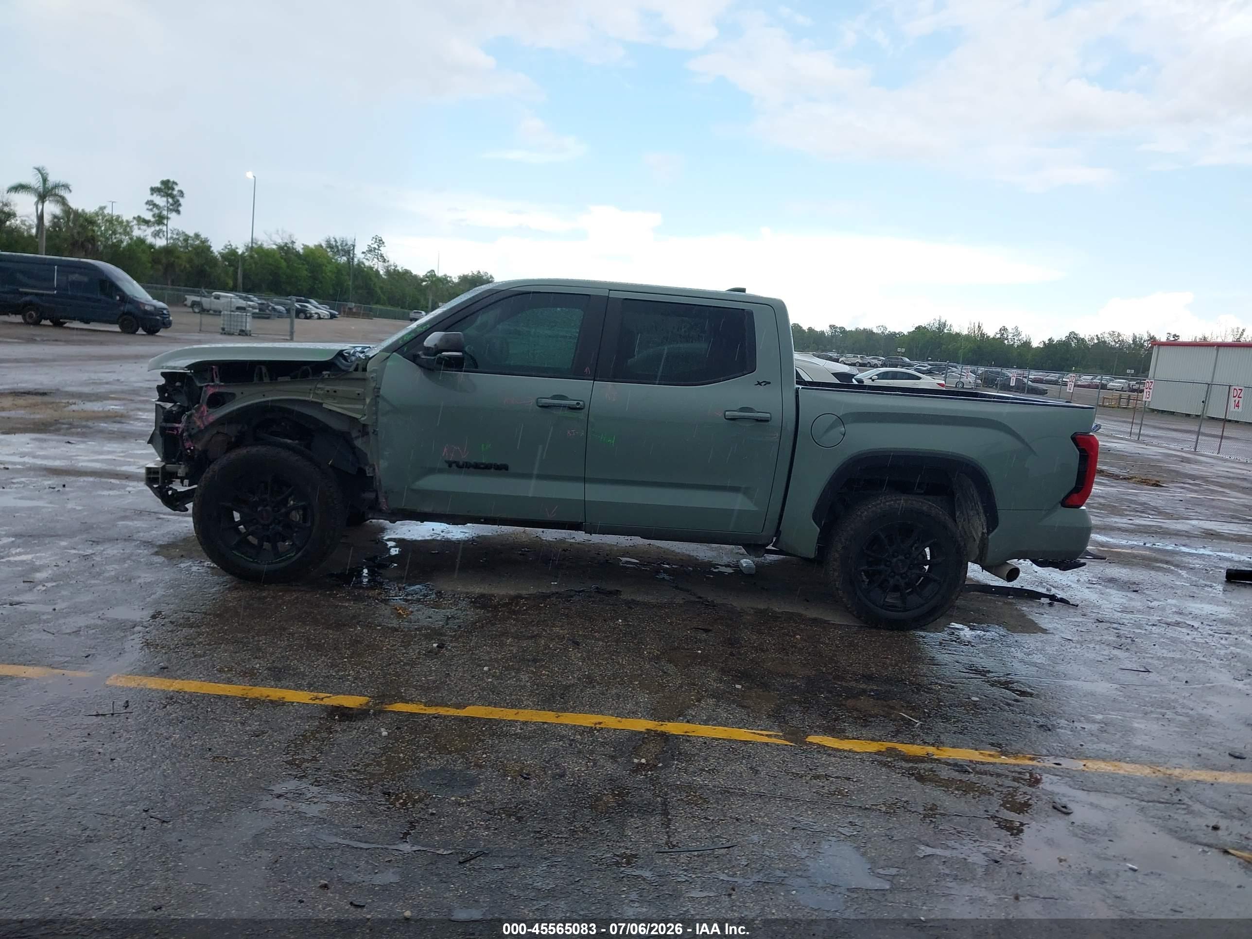 2024 TOYOTA TUNDRA SR5