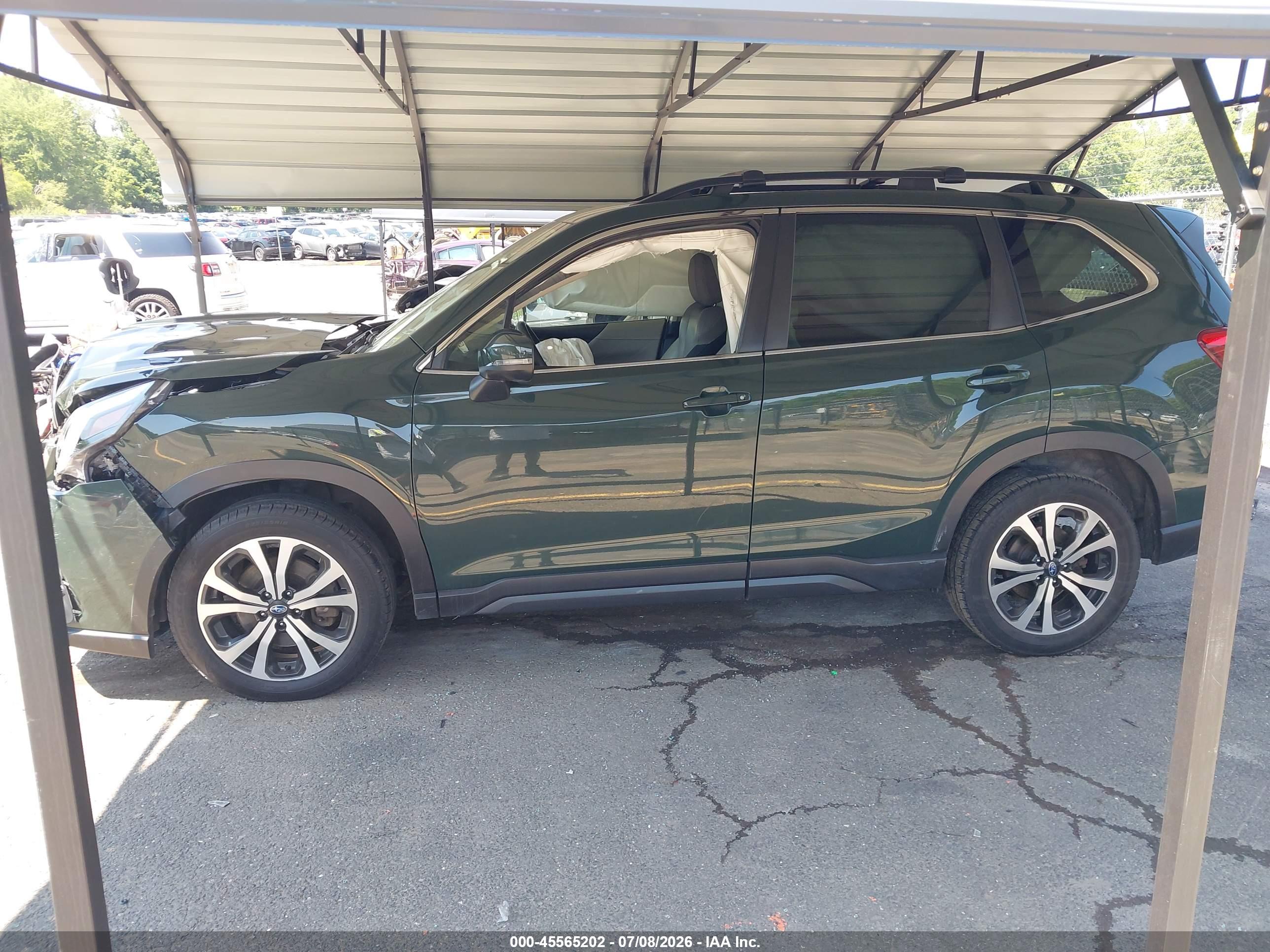 2022 SUBARU FORESTER LIMITED