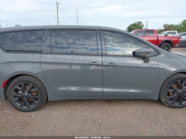 2020 CHRYSLER PACIFICA TOURING