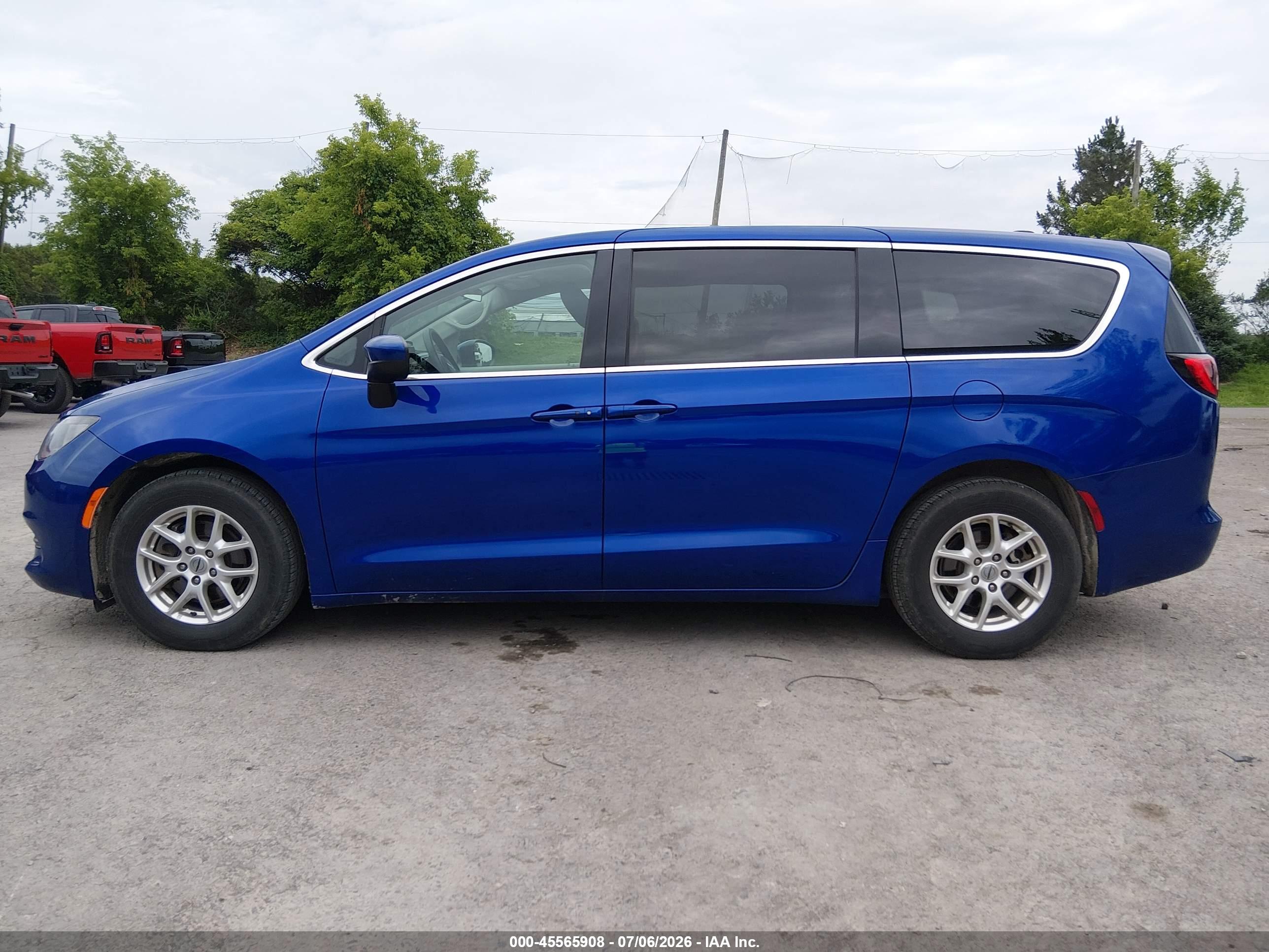 2021 CHRYSLER VOYAGER LX