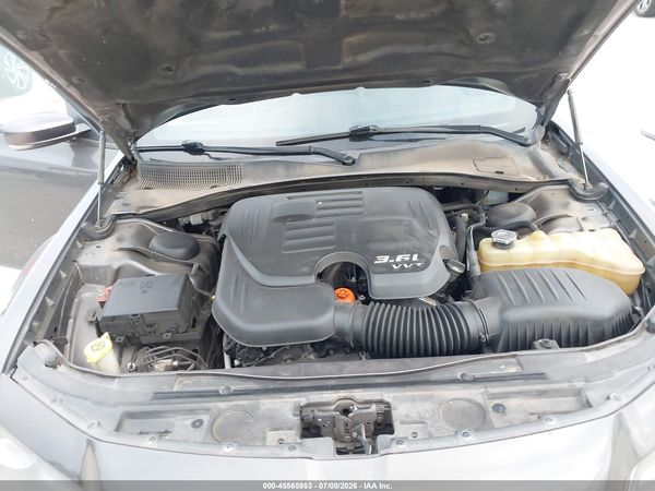 2018 CHRYSLER 300 300S — I10
