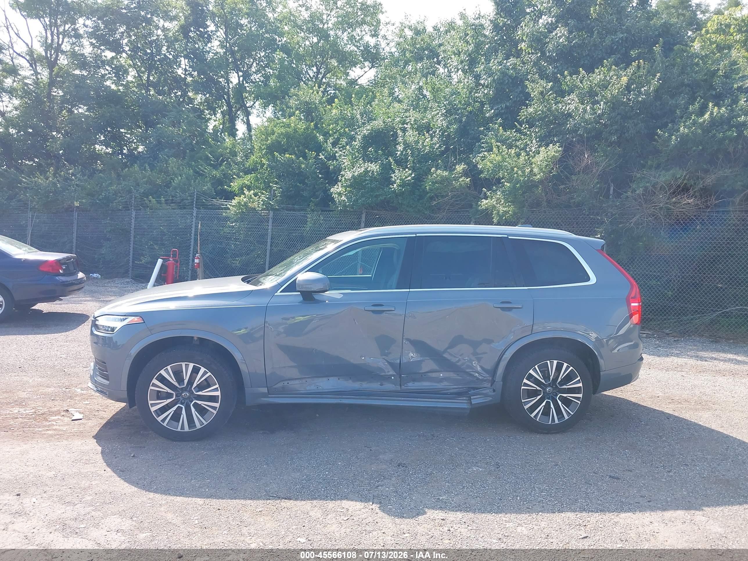 2022 VOLVO XC90 T6 MOMENTUM 7 PASSENGER