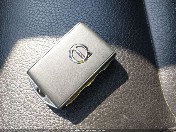 2022 VOLVO XC90 T6 MOMENTUM 7 PASSENGER
