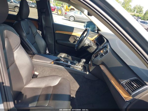 2022 VOLVO XC90 T6 MOMENTUM 7 PASSENGER