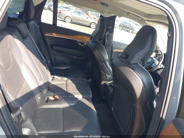 2022 VOLVO XC90 T6 MOMENTUM 7 PASSENGER