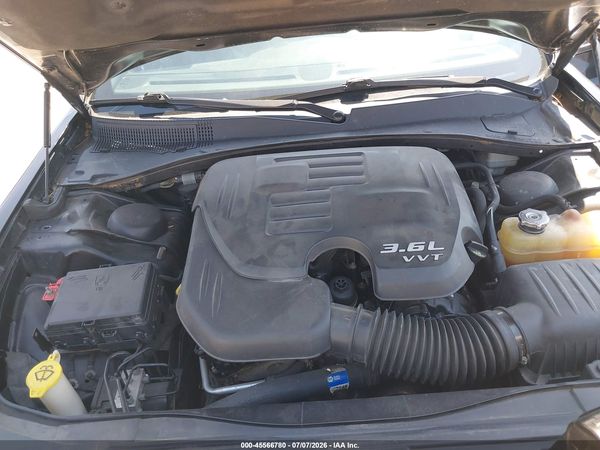 2014 CHRYSLER 300 300S — I10