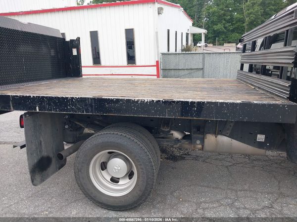 2017 RAM 3500 CHASSIS TRADESMAN/SLT