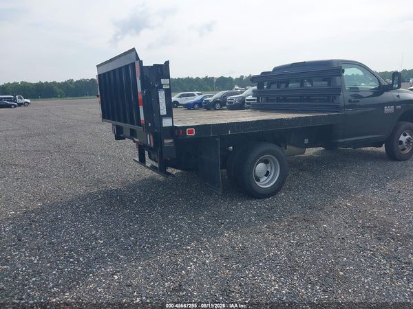 2017 RAM 3500 CHASSIS TRADESMAN/SLT