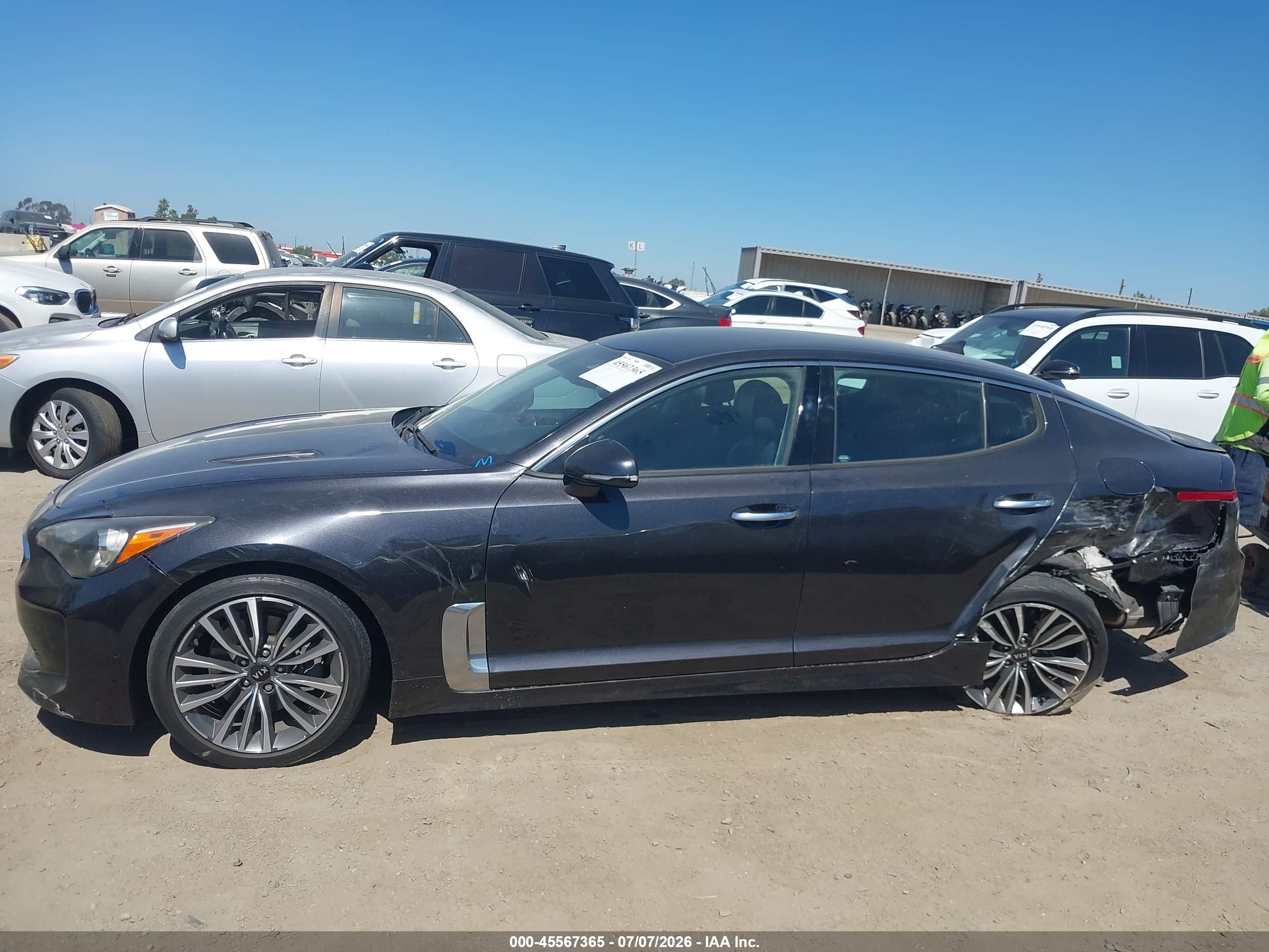 2019 KIA STINGER Base