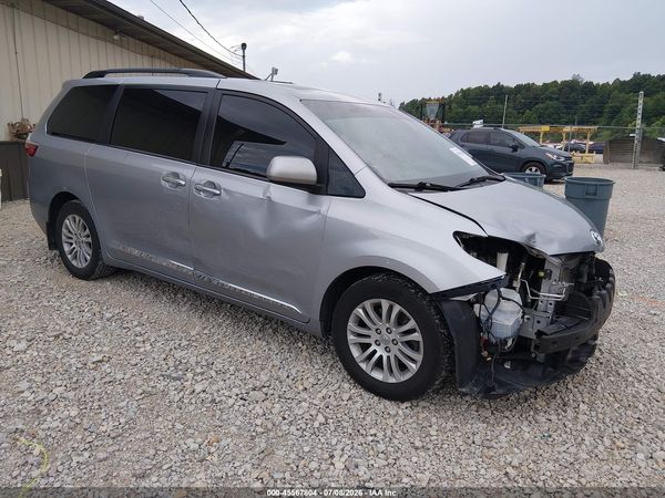 2017 TOYOTA SIENNA XLE PREMIUM 8 PASSENGER — I1