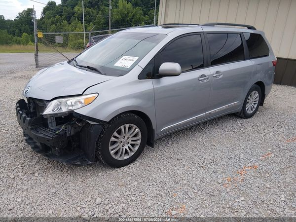 2017 TOYOTA SIENNA — I2