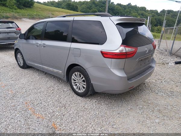 2017 TOYOTA SIENNA XLE PREMIUM 8 PASSENGER — I3