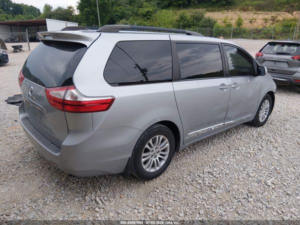 2017 TOYOTA SIENNA XLE PREMIUM 8 PASSENGER — I4