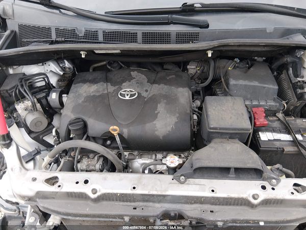 2017 TOYOTA SIENNA XLE PREMIUM 8 PASSENGER — I10