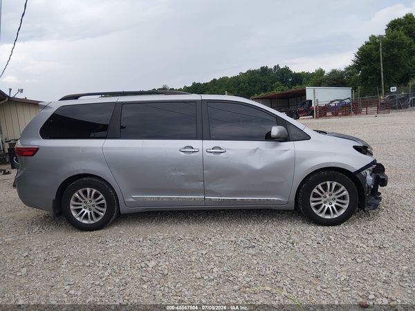 2017 TOYOTA SIENNA XLE PREMIUM 8 PASSENGER — I116