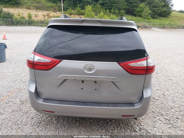 2017 TOYOTA SIENNA XLE PREMIUM 8 PASSENGER — I119