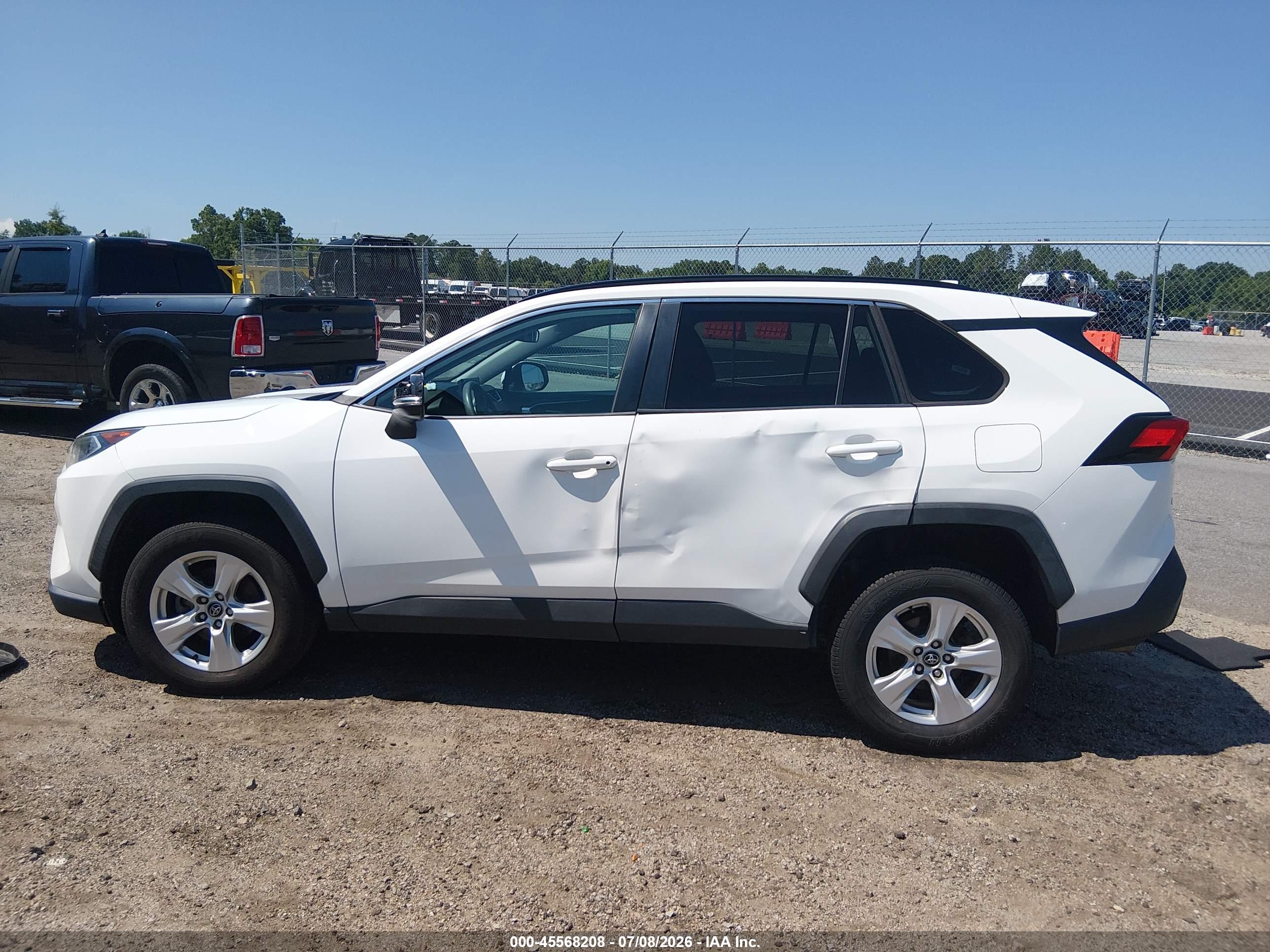 2020 TOYOTA RAV4 XLE
