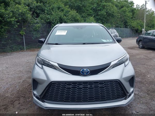 2022 TOYOTA SIENNA XSE