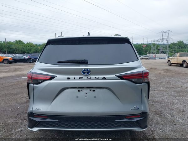 2022 TOYOTA SIENNA XSE