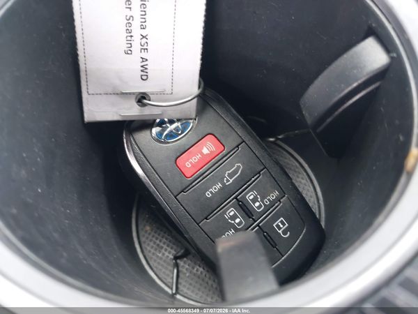2022 TOYOTA SIENNA XSE