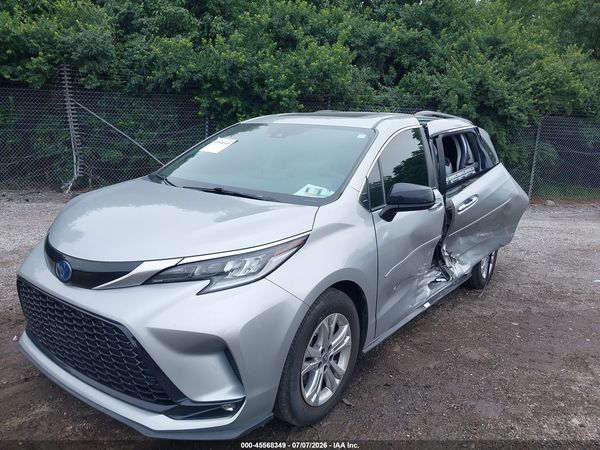 2022 TOYOTA SIENNA XSE