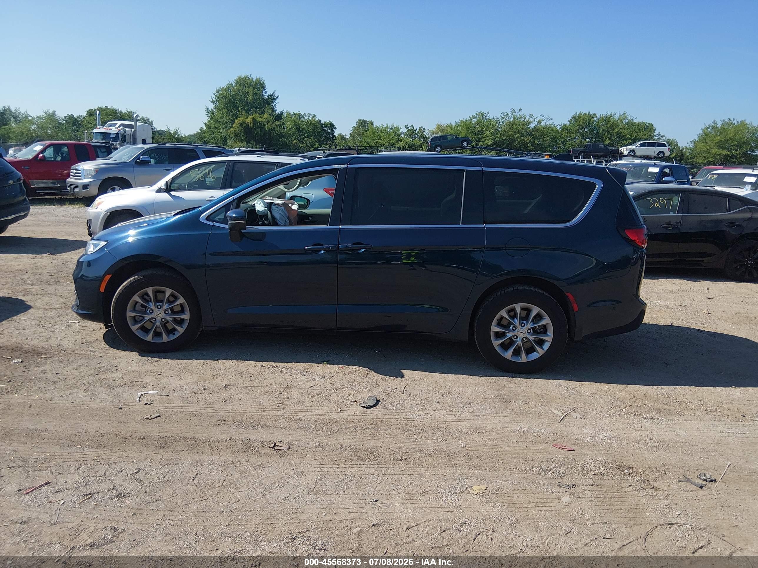 2023 CHRYSLER PACIFICA TOURING L AWD