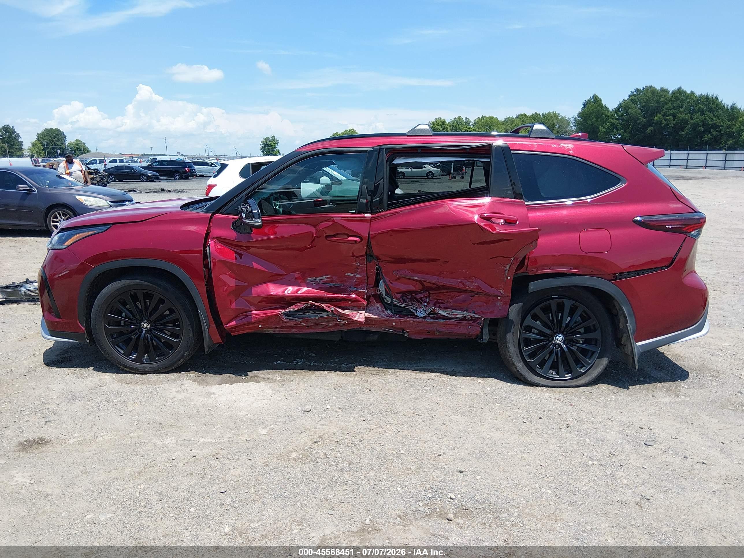 2024 TOYOTA HIGHLANDER XSE