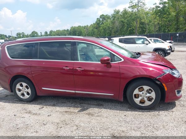 2017 CHRYSLER PACIFICA TOURING-L PLUS — I116