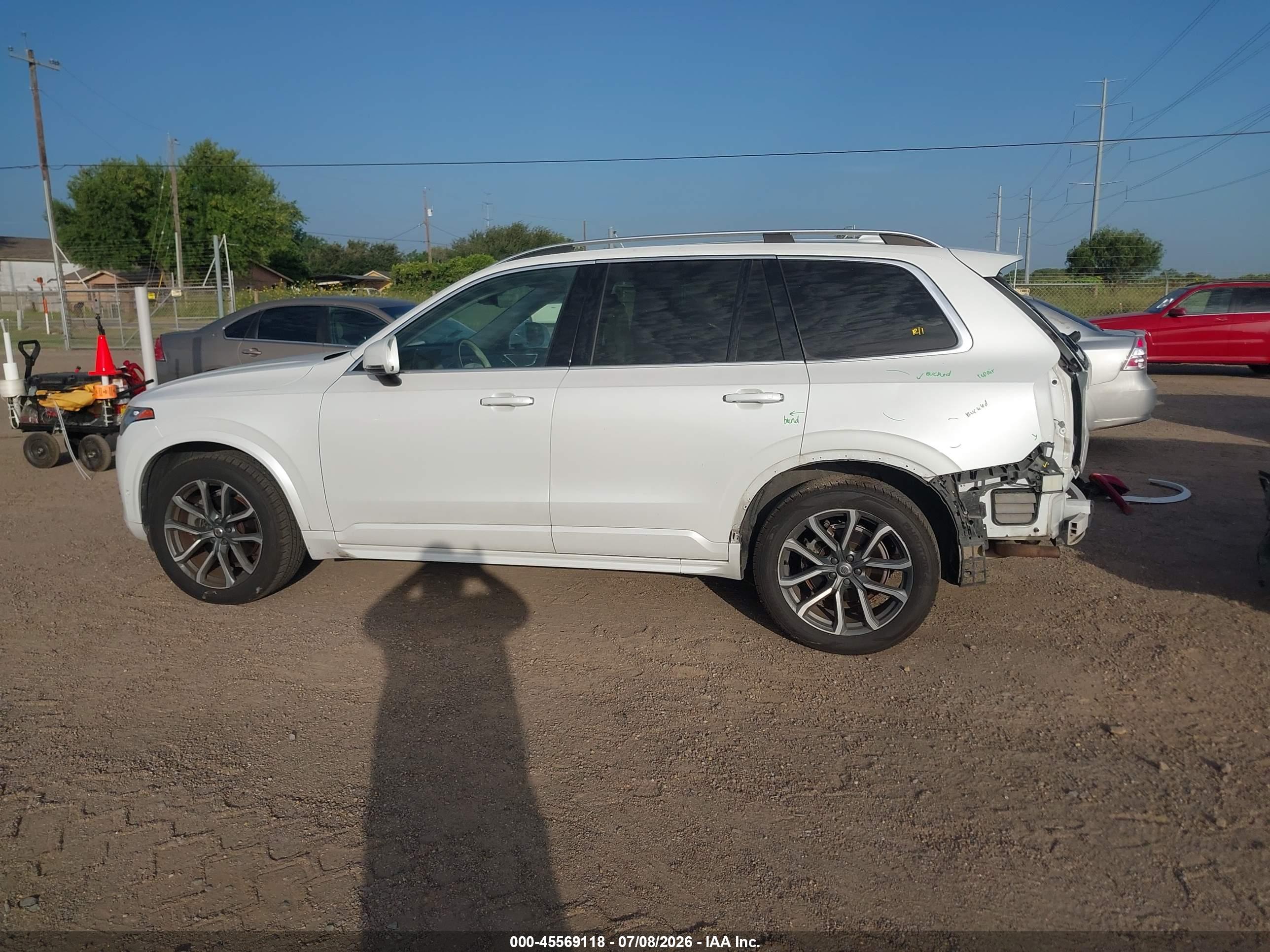 2016 VOLVO XC90 T6 MOMENTUM