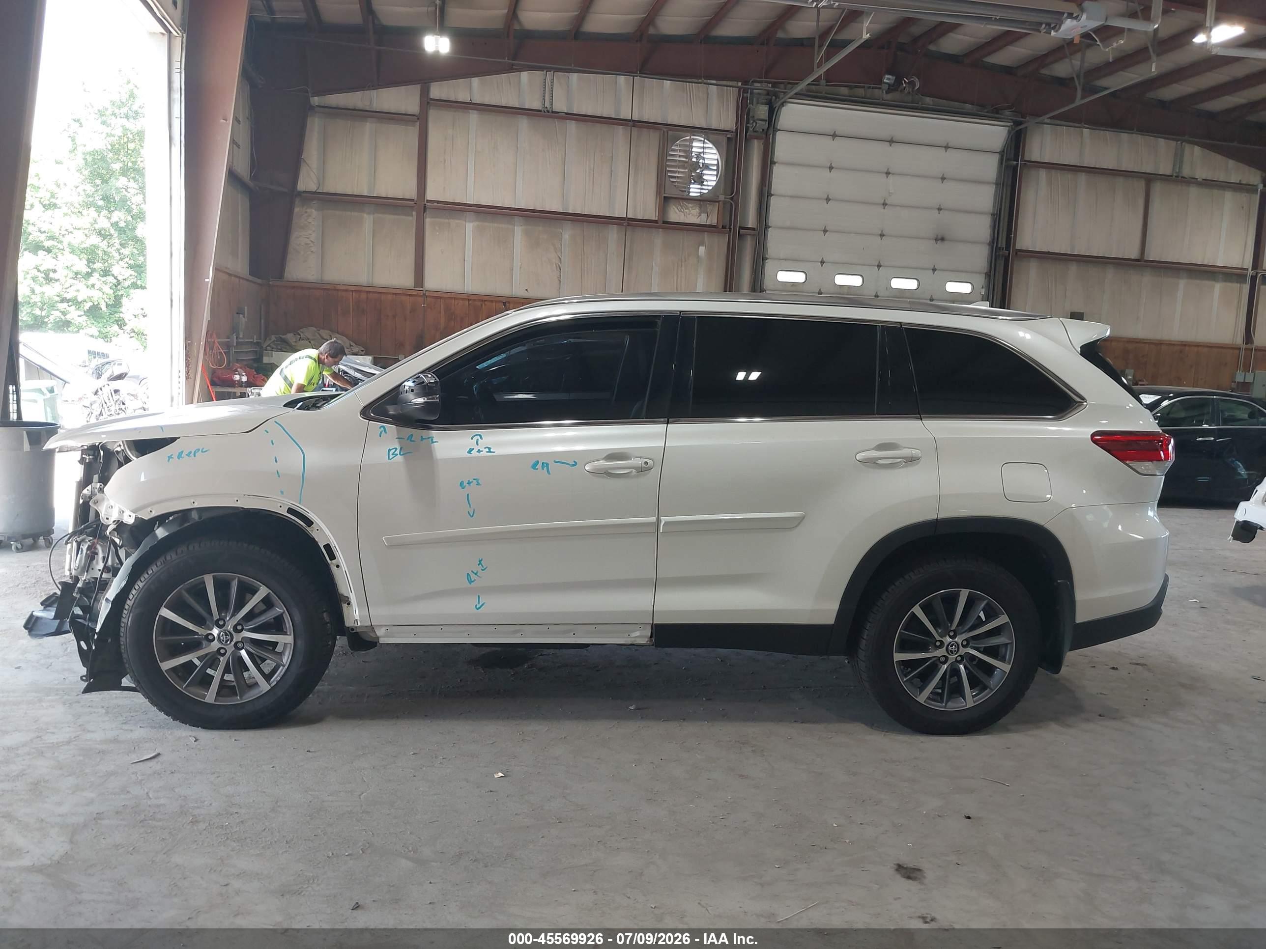 2019 TOYOTA HIGHLANDER XLE