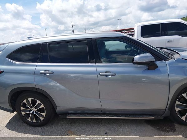 2022 TOYOTA HIGHLANDER XLE