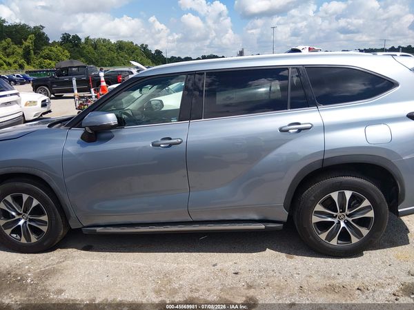 2022 TOYOTA HIGHLANDER XLE