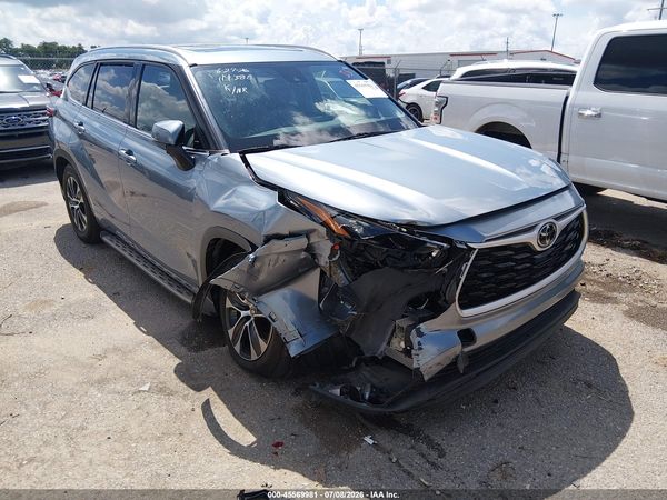 2022 TOYOTA HIGHLANDER XLE