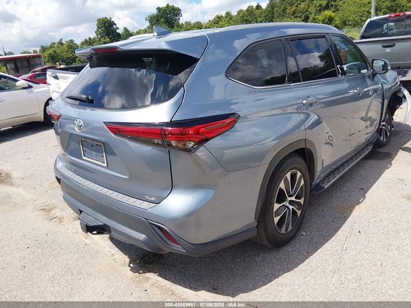 2022 TOYOTA HIGHLANDER XLE