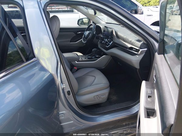 2022 TOYOTA HIGHLANDER XLE