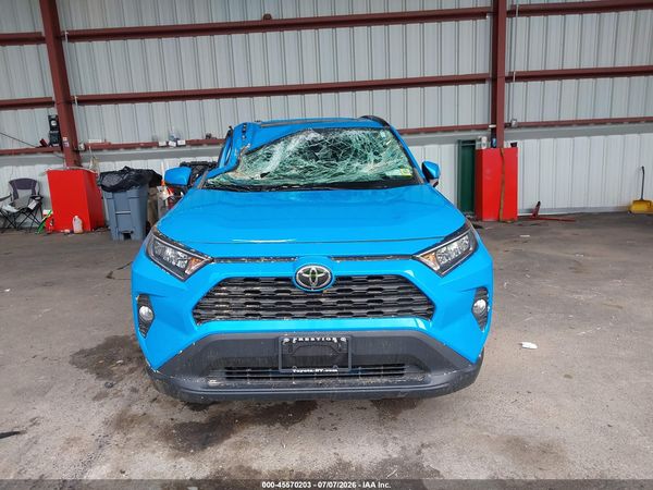 2020 TOYOTA RAV4 XLE