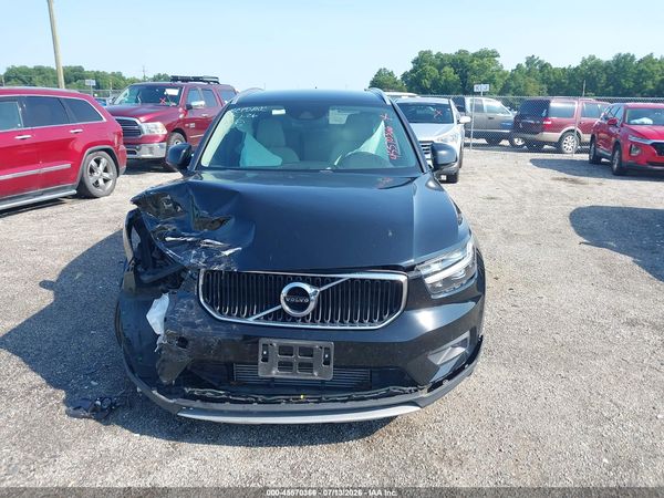 2021 VOLVO XC40 T5 MOMENTUM