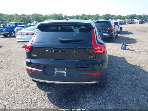 2021 VOLVO XC40 T5 MOMENTUM